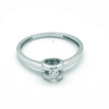 Solitario de oro blanco (18K) con diamante
