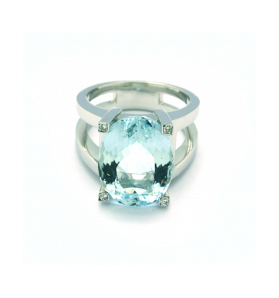 Sortija de oro blanco (18K) con diamante y aguamarina natural