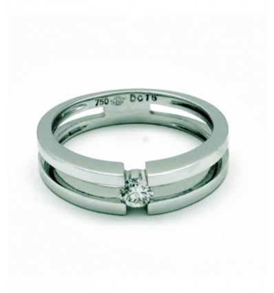 Solitario de oro blanco (18K) con diamante
