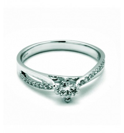 Solitario de oro blanco (18K) con diamante