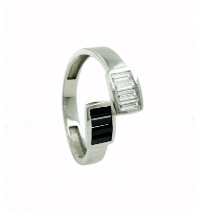 Sortija de oro blanco (18K) con zirconita