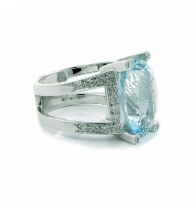 SORTIJA DE ORO BLANCO DE 750 milésimas (18 K) CON AGUA MARINA NATURAL