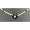 Collar de perlas y piedras negras
