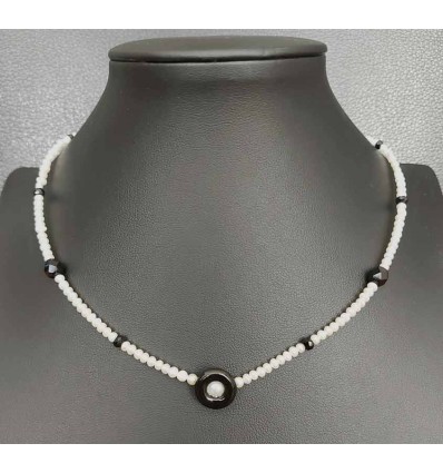 Collar de perlas y ónix