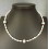 Collar de perlas y coral
