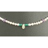 Collar de perlas y piedras de colores