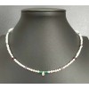 Collar de perlas y piedras de color