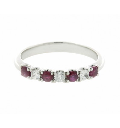 Anillo de oro blanco con diamantes y rubíes