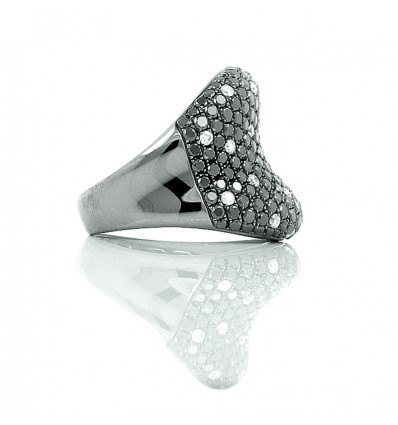 Anillo oro con diamantes negros