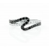 Anillo oro blanco con diamantes negros