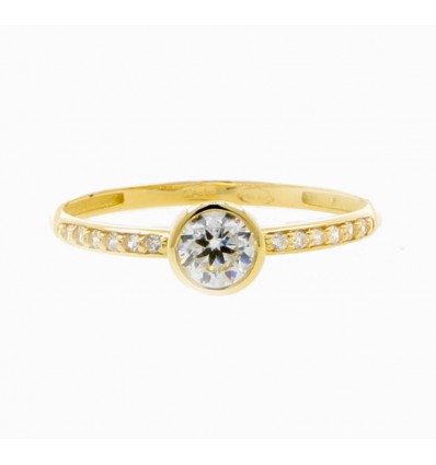 Sortija de oro amarillo con circonitas