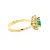 Anillo oro amarillo con esmeralda y diamantes